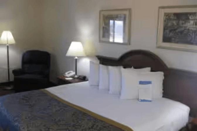 Lakewood Inn & Suites Dowagiac المظهر الخارجي الصورة